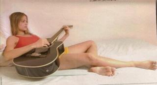 Luiza Valdetaro feet photo 14
