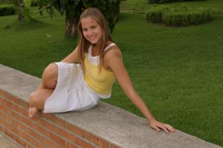 Luiza Valdetaro feet photo 2