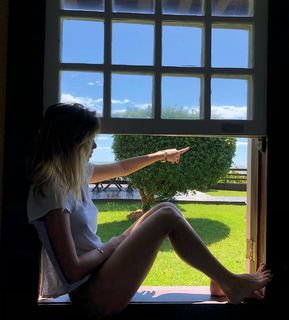 Luiza Valdetaro feet photo 1