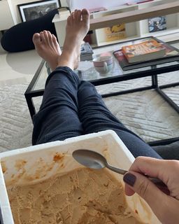 Luiza Valdetaro feet photo 17