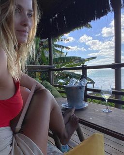 Luiza Valdetaro feet photo 17
