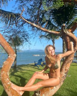 Luiza Valdetaro feet photo 9