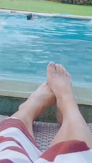 Luiza Valdetaro feet photo 8