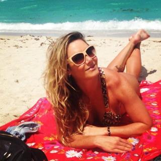 Luize Altenhofen feet photo 1