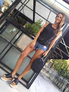 Luli Fernández feet photo thumbnail
