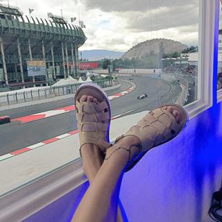 Luli Fernández feet photo thumbnail