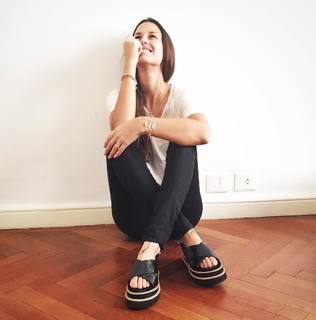 Luli Fernández feet photo thumbnail