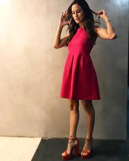 Luli Fernández feet photo thumbnail
