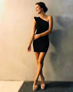 Luli Fernández feet photo thumbnail