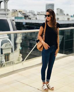 Luli Fernández feet photo thumbnail