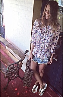 Luli Fernández feet photo thumbnail