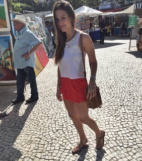 Luli Fernández feet photo thumbnail