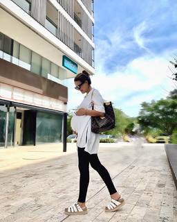 Luli Fernández feet photo thumbnail