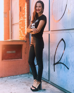Luli Fernández feet photo thumbnail