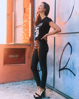 Luli Fernández feet photo thumbnail