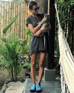 Luli Fernández feet photo thumbnail