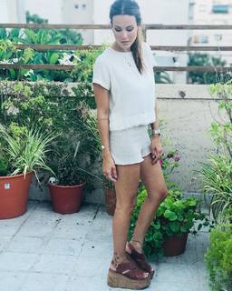 Luli Fernández feet photo thumbnail