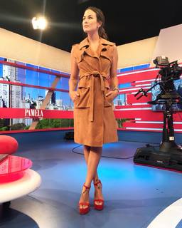Luli Fernández feet photo thumbnail