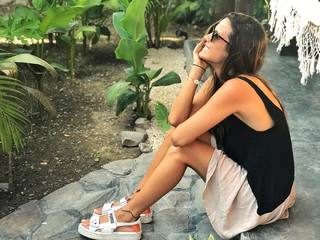 Luli Fernández feet photo thumbnail
