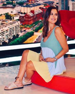 Luli Fernández feet photo thumbnail