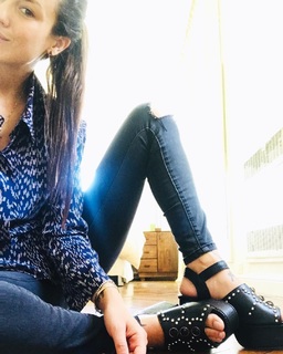 Luli Fernández feet photo thumbnail