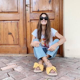 Luli Fernández feet photo thumbnail