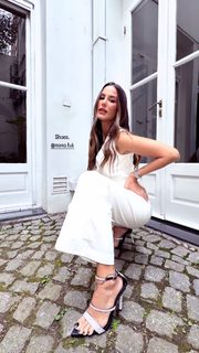 Luli Fernández feet photo thumbnail