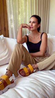Luli Fernández feet photo thumbnail