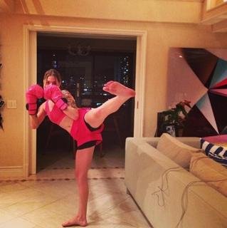Luma Costa feet photo 3