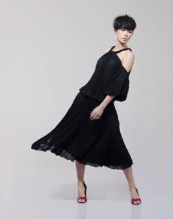 Lun-Mei Gwei feet photo 2