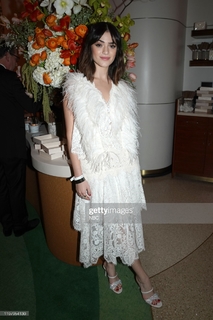 Luna Blaise feet photo thumbnail