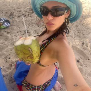 Luna Blaise feet photo thumbnail