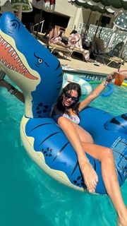 Luna Blaise feet photo thumbnail