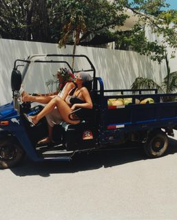 Luna Blaise feet photo thumbnail