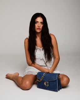 Luna Blaise feet photo thumbnail