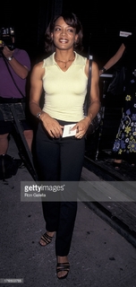 Luna Lauren Velez feet photo thumbnail