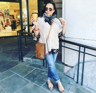 Luna Lauren Velez feet photo thumbnail
