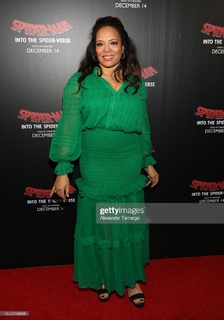 Luna Lauren Velez feet photo thumbnail