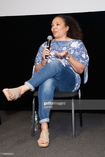 Luna Lauren Velez feet photo thumbnail