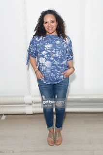 Luna Lauren Velez feet photo thumbnail
