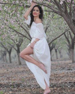 Luna Mansour feet photo 8