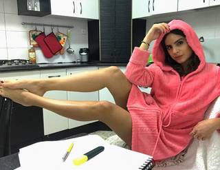 Luna Mansour feet photo 3