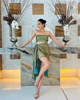 Luna Mansour feet photo 15