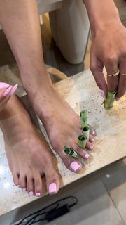 Luna Mansour feet photo 1