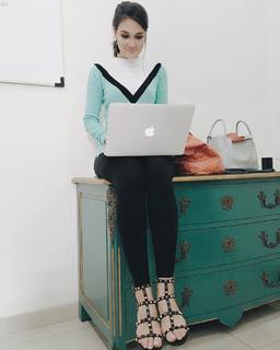 Luna Maya feet photo 11