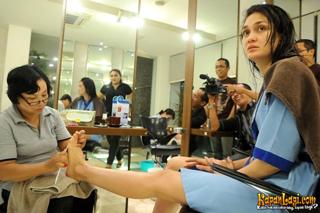 Luna Maya feet photo 3