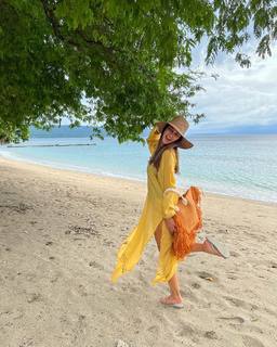 Luna Maya feet photo 10