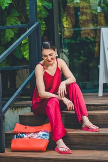 Luna Maya feet photo 10
