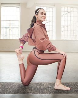 Luna Maya feet photo 10