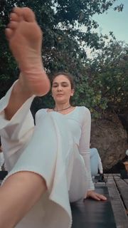 Luna Maya feet photo 4